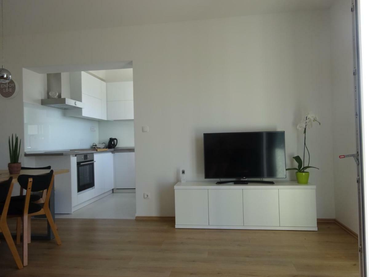 Apartment Duce Omiš Esterno foto